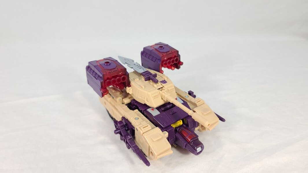 TF Collector Legacy Blitzwing Review  (3 of 14)